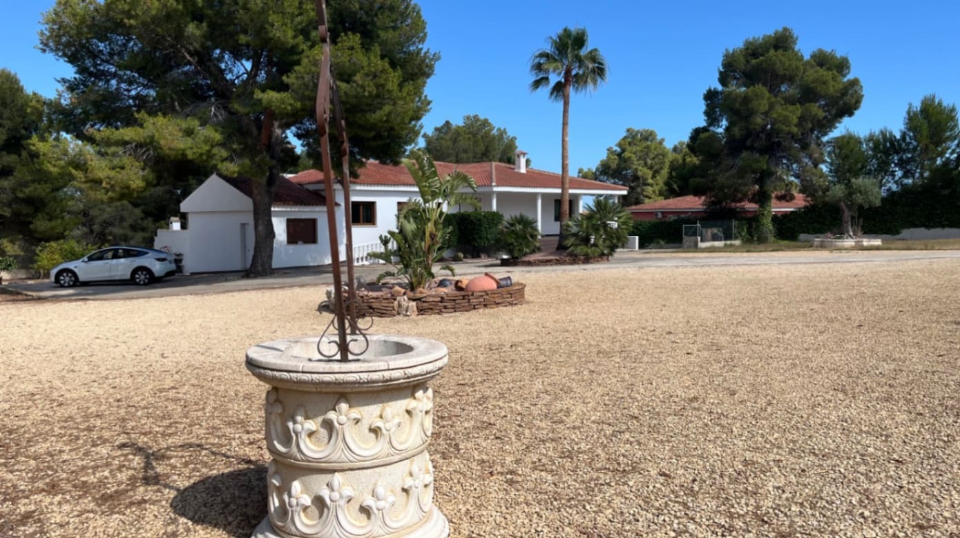 4 soverom Villa til salgs i La Nucia med svømmebasseng garasje - € 950 000 (Ref: 8402168)