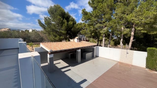 4 soverom Villa til salgs i La Nucia med svømmebasseng garasje - € 950 000 (Ref: 8402168)