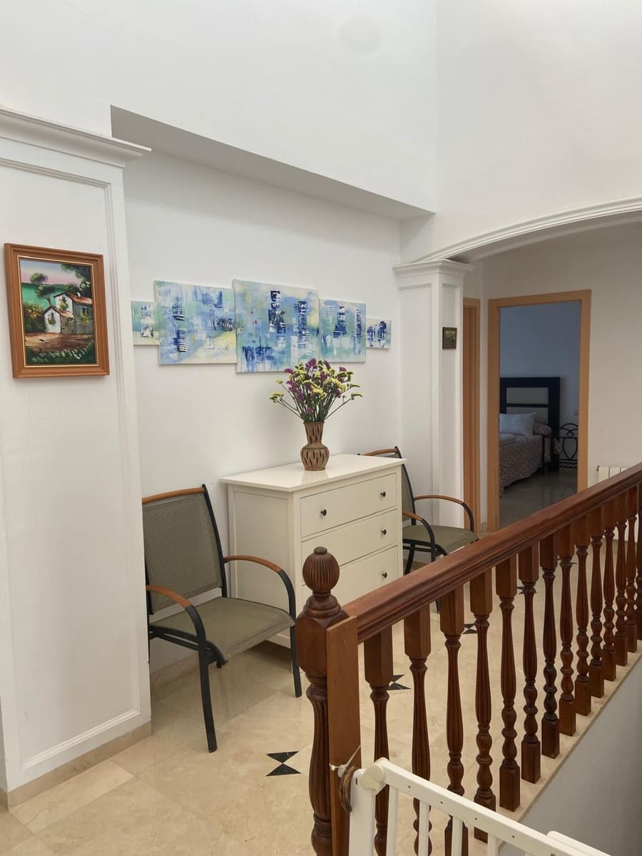 Chalet de 9 habitaciones en Alfaz del Pi / L'Alfàs del Pi en venta con piscina garaje - 1.199.000 € (Ref: 8456317)