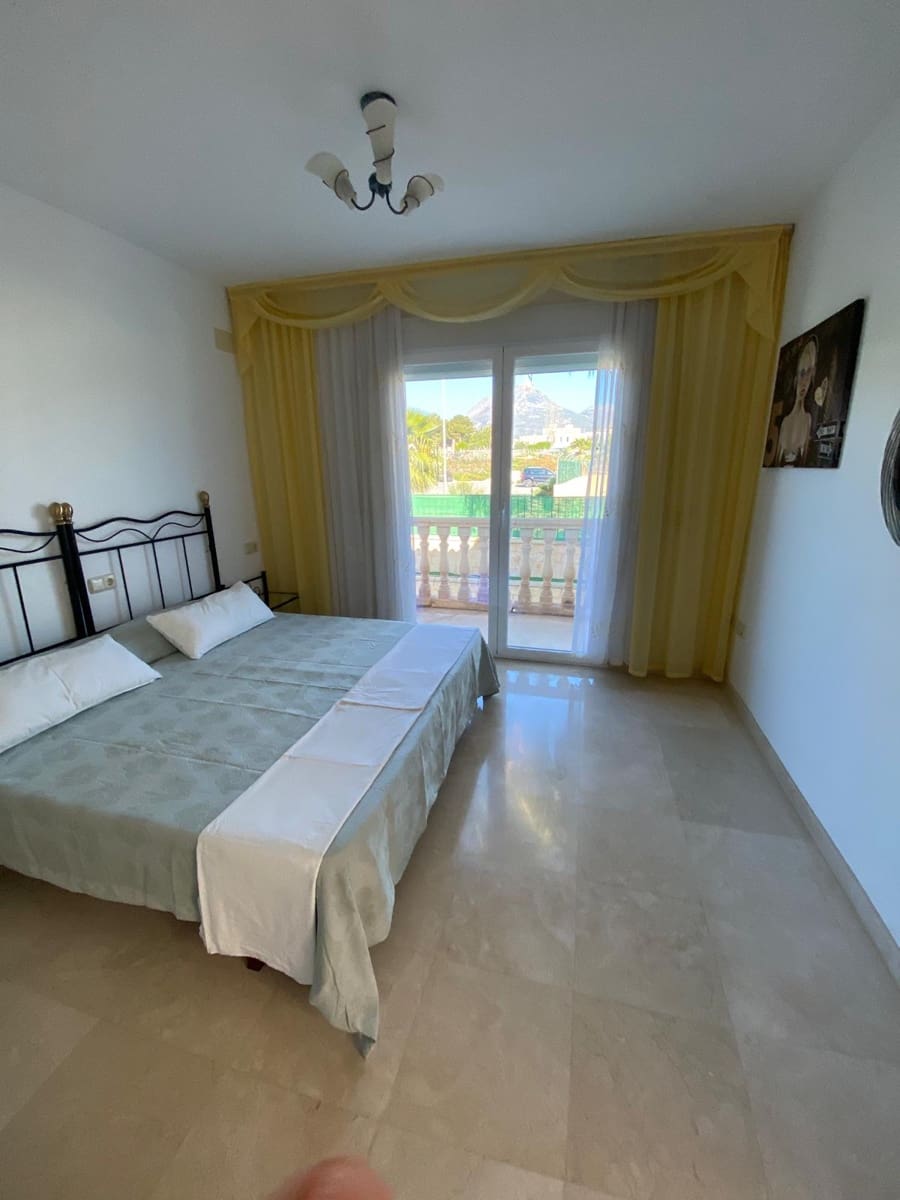 Chalet de 9 habitaciones en Alfaz del Pi / L'Alfàs del Pi en venta con piscina garaje - 1.199.000 € (Ref: 8456317)