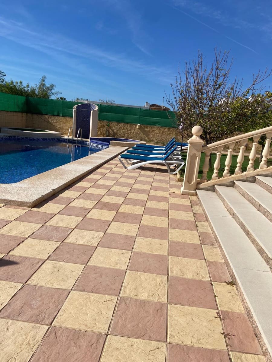 Chalet de 9 habitaciones en Alfaz del Pi / L'Alfàs del Pi en venta con piscina garaje - 1.199.000 € (Ref: 8456317)