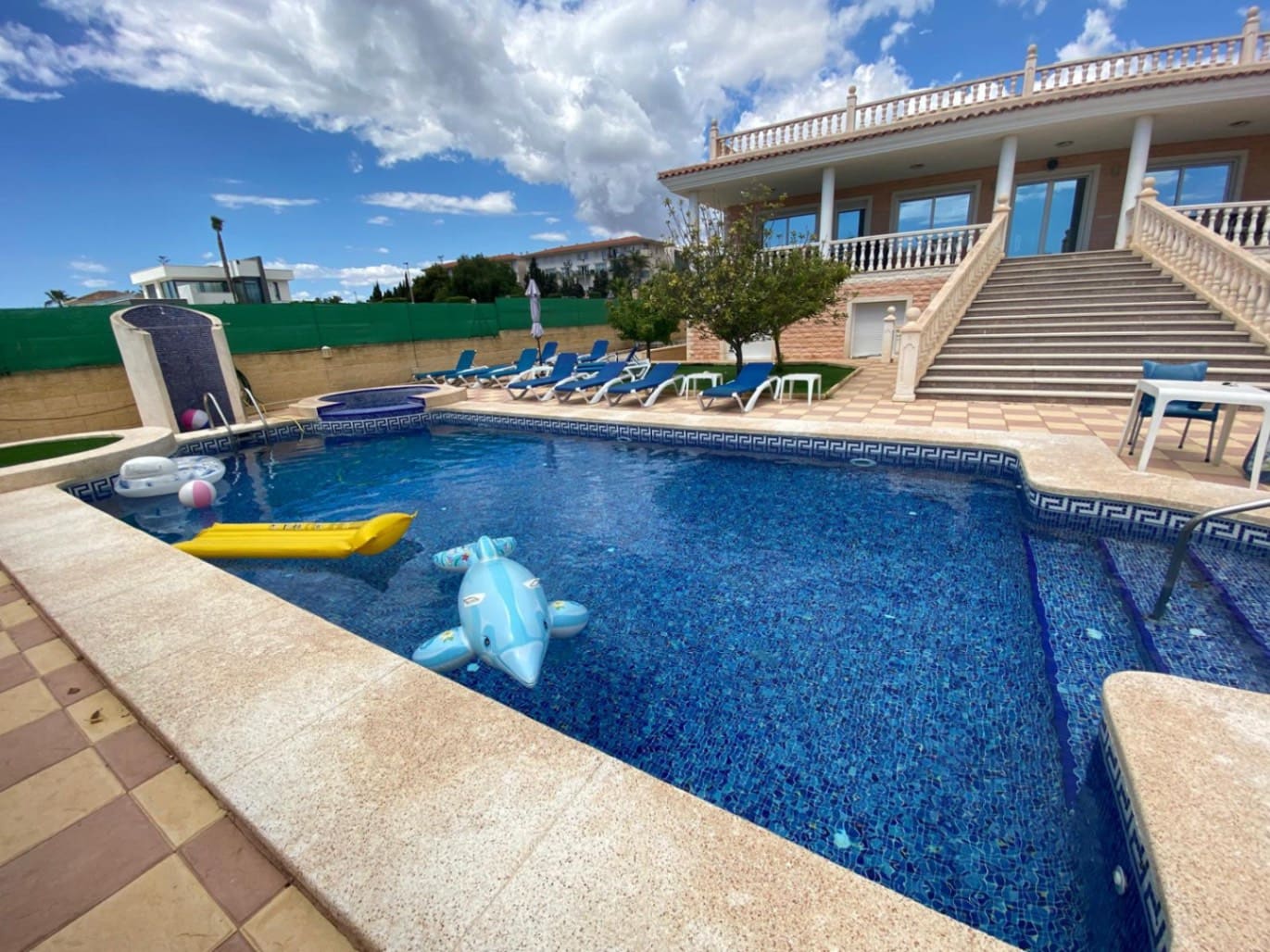 Chalet de 9 habitaciones en Alfaz del Pi / L'Alfàs del Pi en venta con piscina garaje - 1.199.000 € (Ref: 8456317)