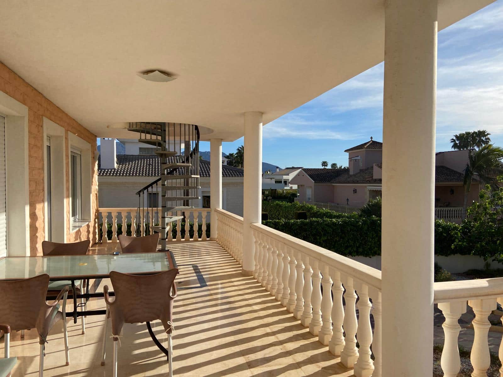 Chalet de 9 habitaciones en Alfaz del Pi / L'Alfàs del Pi en venta con piscina garaje - 1.199.000 € (Ref: 8456317)