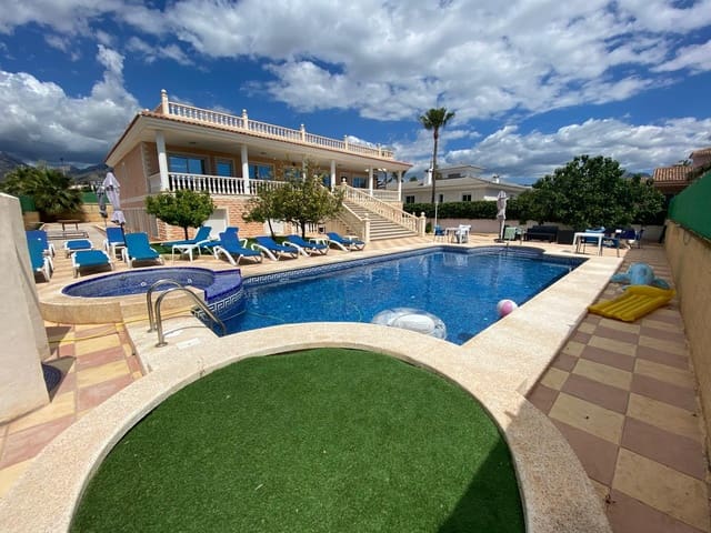 Chalet de 9 habitaciones en Alfaz del Pi / L'Alfàs del Pi en venta con piscina garaje - 1.199.000 € (Ref: 8456317)