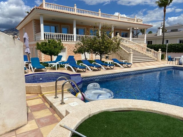 Chalet de 9 habitaciones en Alfaz del Pi / L'Alfàs del Pi en venta con piscina garaje - 1.199.000 € (Ref: 8456317)