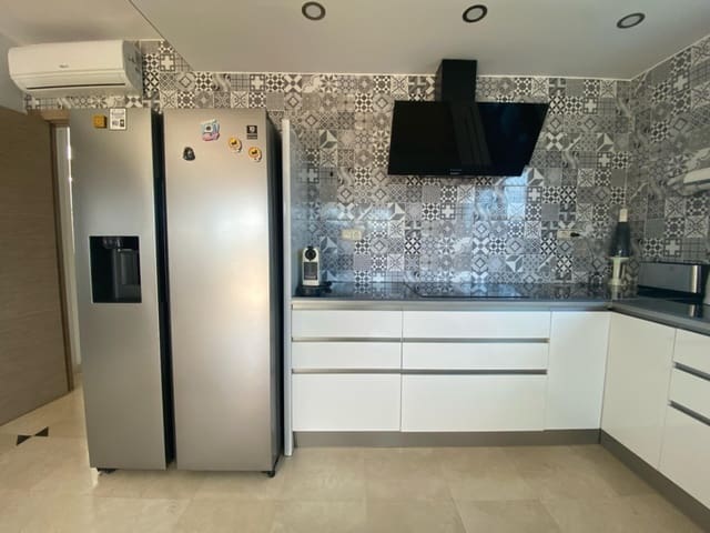 Chalet de 9 habitaciones en Alfaz del Pi / L'Alfàs del Pi en venta con piscina garaje - 1.199.000 € (Ref: 8456317)