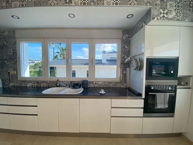 Chalet de 9 habitaciones en Alfaz del Pi / L'Alfàs del Pi en venta con piscina garaje - 1.199.000 € (Ref: 8456317)