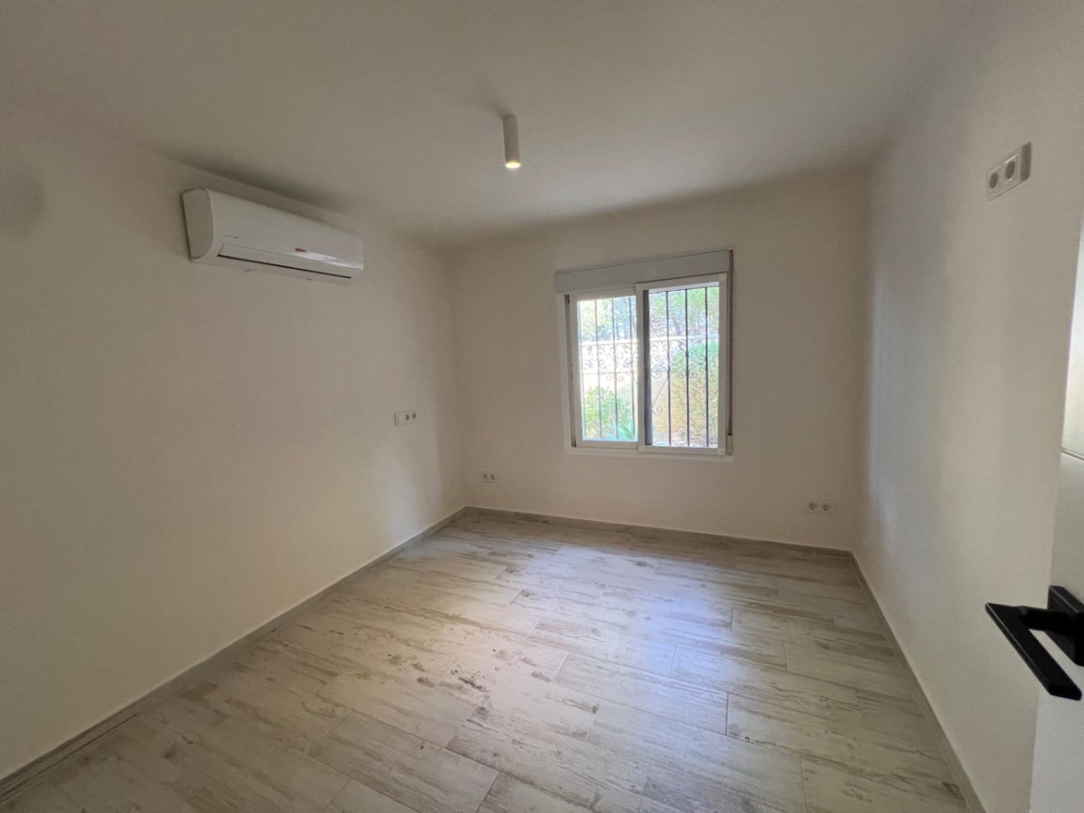 4 bedroom Villa for rent in Alfaz del Pi / L'Alfas del Pi with pool garage - € 3,500 (Ref: 8477188)