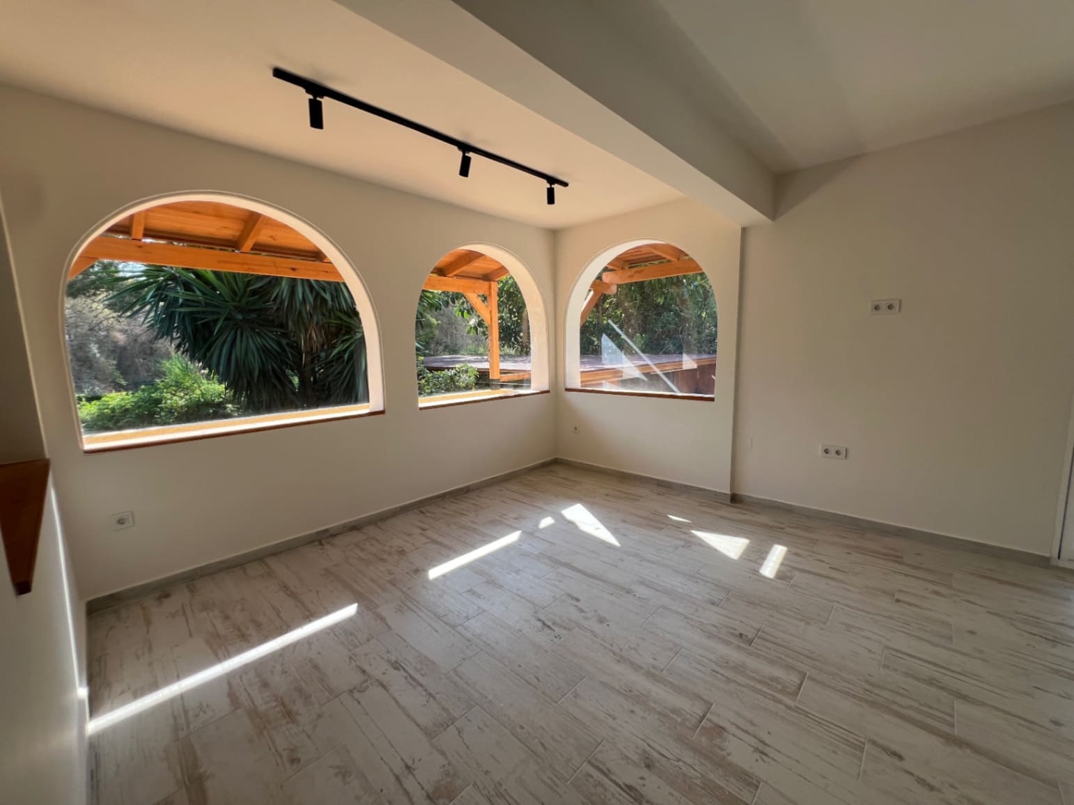 4 bedroom Villa for rent in Alfaz del Pi / L'Alfas del Pi with pool garage - € 3,500 (Ref: 8477188)
