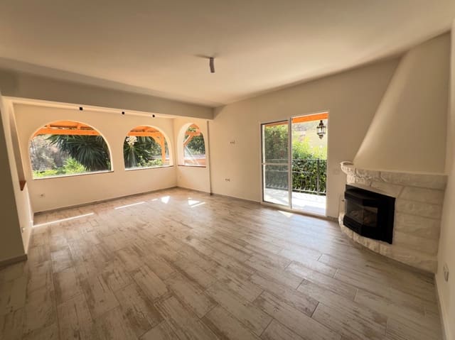4 soveværelse Villa til leje i Alfaz del Pi / L'Alfàs del Pi med swimmingpool garage - € 3.500 (Ref: 8477188)