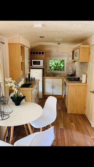 2 soverom Bungalow til leie i Alfaz del Pi / L'Alfas del Pi med svømmebasseng - € 1 800 (Ref: 8477237)