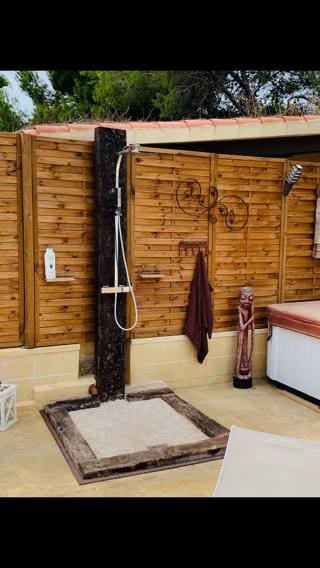 2 soverom Bungalow til leie i Alfaz del Pi / L'Alfas del Pi med svømmebasseng - € 1 800 (Ref: 8477237)