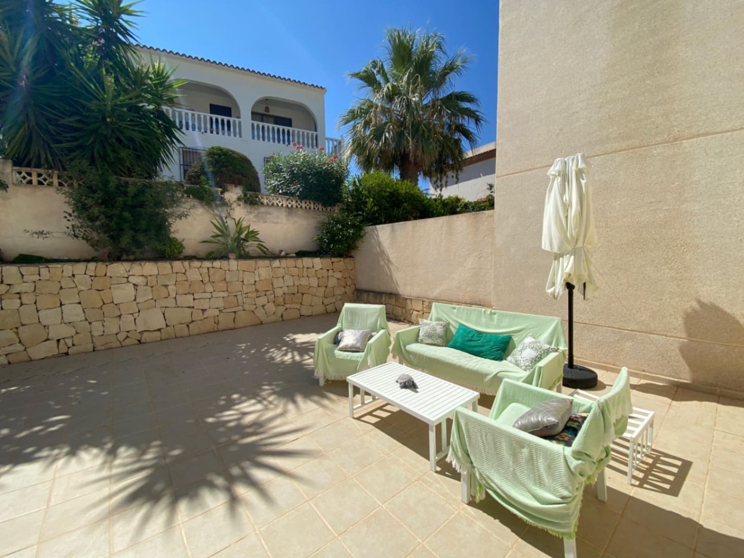 4 soverom Kjedet enebolig til salgs i Alfaz del Pi / L'Alfas del Pi med svømmebasseng garasje - € 398 000 (Ref: 8481403)