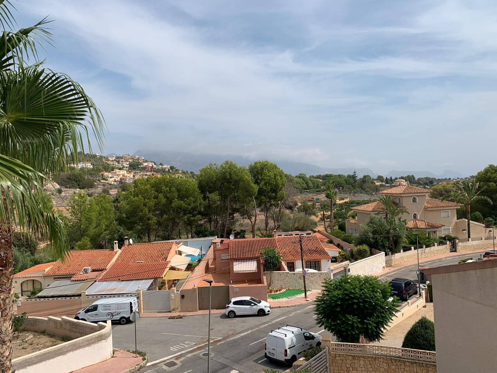 4 soverom Kjedet enebolig til salgs i Alfaz del Pi / L'Alfas del Pi med svømmebasseng garasje - € 398 000 (Ref: 8481403)