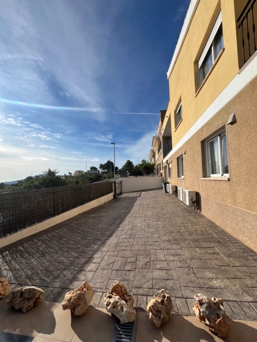 3 quarto Moradia para arrendar em Alfaz del Pi / L'Alfas del Pi com piscina - 1 350 € (Ref: 8546323)