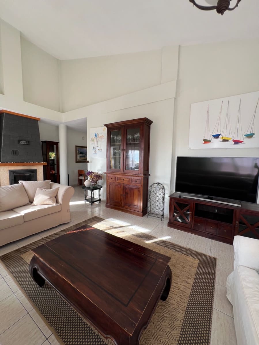 3 quarto Moradia para arrendar em Alfaz del Pi / L'Alfas del Pi com piscina garagem - 1 700 € (Ref: 8546324)