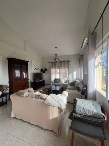 3 bedroom Villa for rent in Alfaz del Pi / L'Alfàs del Pi with pool garage - € 1,700 (Ref: 8546324)