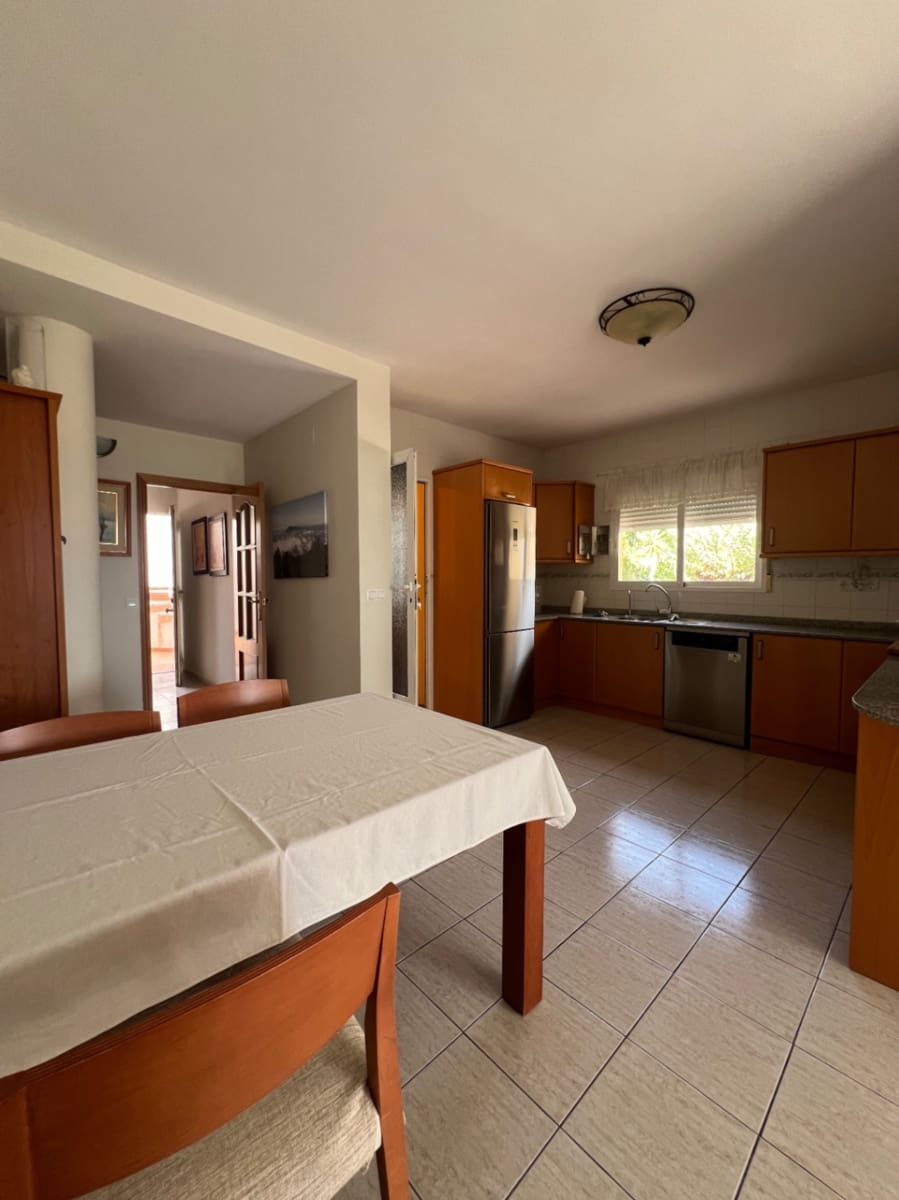 3 quarto Moradia para arrendar em Alfaz del Pi / L'Alfas del Pi com piscina garagem - 1 700 € (Ref: 8546324)