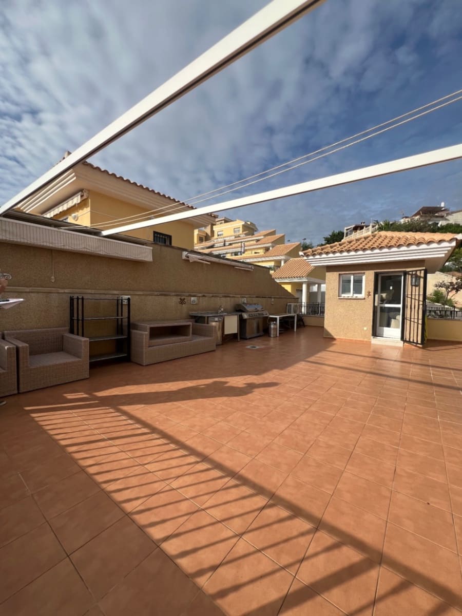 3 quarto Moradia para arrendar em Alfaz del Pi / L'Alfas del Pi com piscina garagem - 1 700 € (Ref: 8546324)