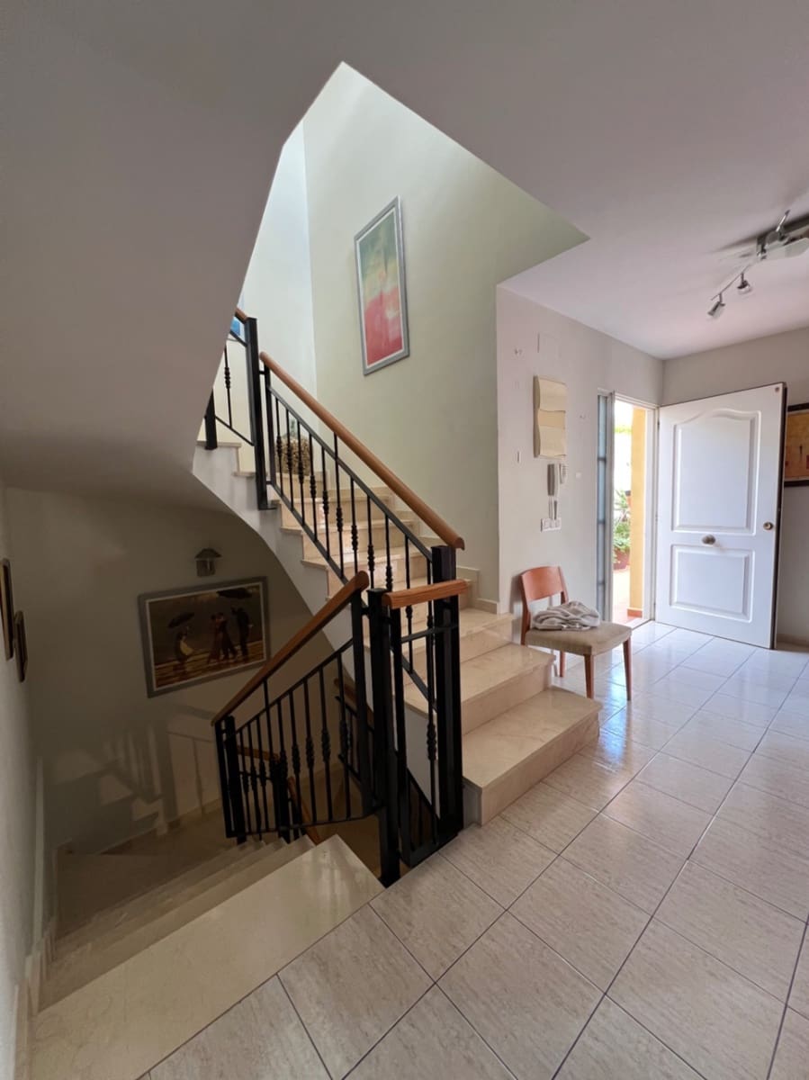 3 quarto Moradia para arrendar em Alfaz del Pi / L'Alfas del Pi com piscina garagem - 1 700 € (Ref: 8546324)