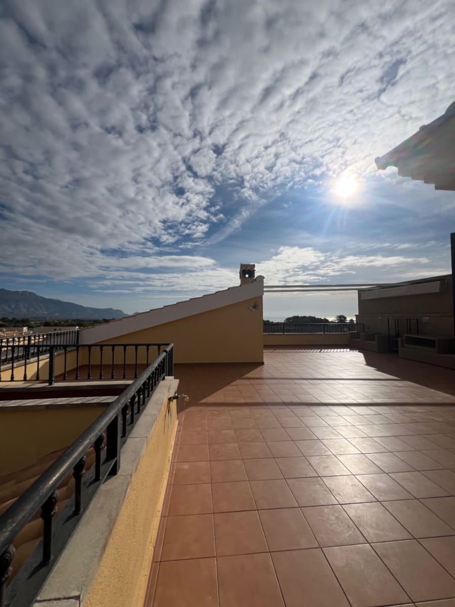 3 quarto Moradia para arrendar em Alfaz del Pi / L'Alfas del Pi com piscina garagem - 1 700 € (Ref: 8546324)