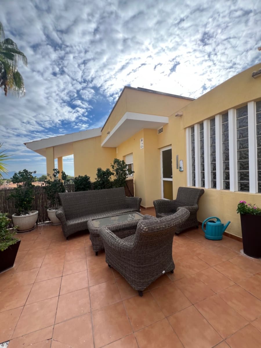 3 quarto Moradia para arrendar em Alfaz del Pi / L'Alfas del Pi com piscina garagem - 1 700 € (Ref: 8546324)