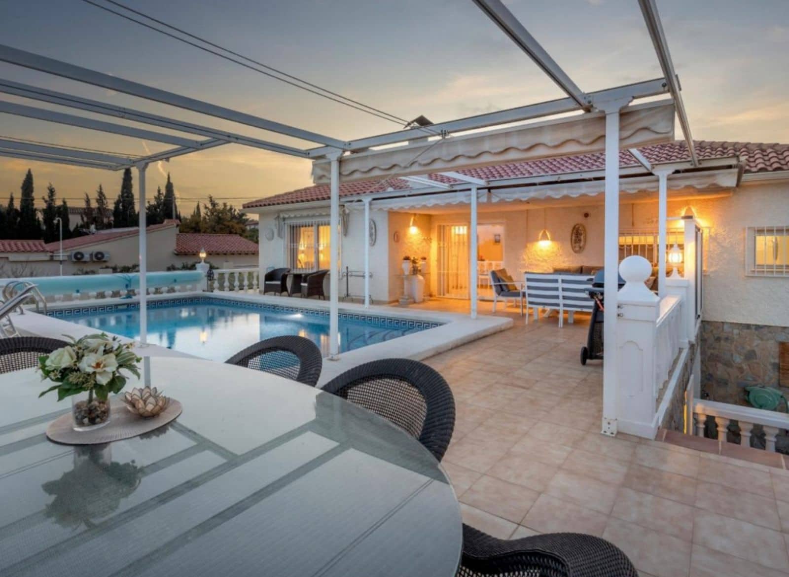 4 bedroom Villa for sale in Alfaz del Pi / L'Alfas del Pi with pool garage - € 495,000 (Ref: 8668716)