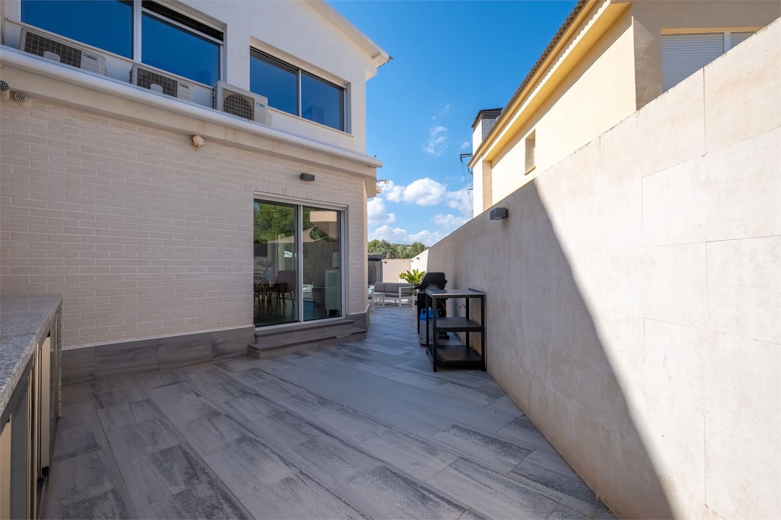 4 sypialnia Dom na sprzedaż w Alfaz del Pi / L'Alfas del Pi z basenem garażem - 598 000 € (Ref: 8685507)