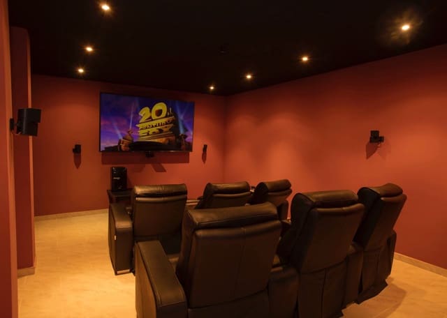 8 bedroom Villa for rent in Altea with pool garage - € 10,000 (Ref: 8713023)