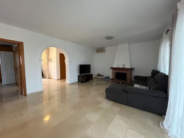 2 quarto Moradia para arrendar em La Nucia com piscina garagem - 1 600 € (Ref: 8826475)