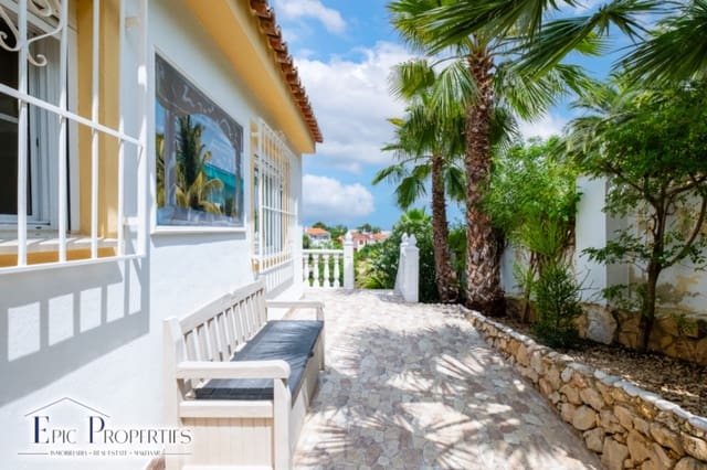 4 bedroom Villa for sale in La Nucia with pool garage - € 560,000 (Ref: 9012295)