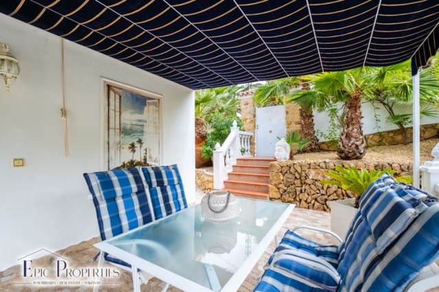 4 bedroom Villa for sale in La Nucia with pool garage - € 560,000 (Ref: 9012295)