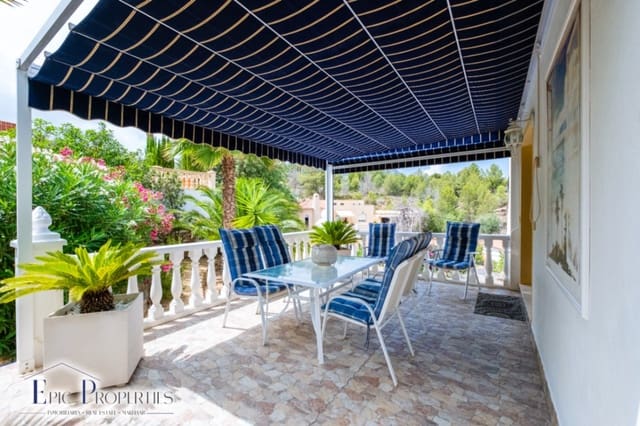 4 bedroom Villa for sale in La Nucia with pool garage - € 560,000 (Ref: 9012295)