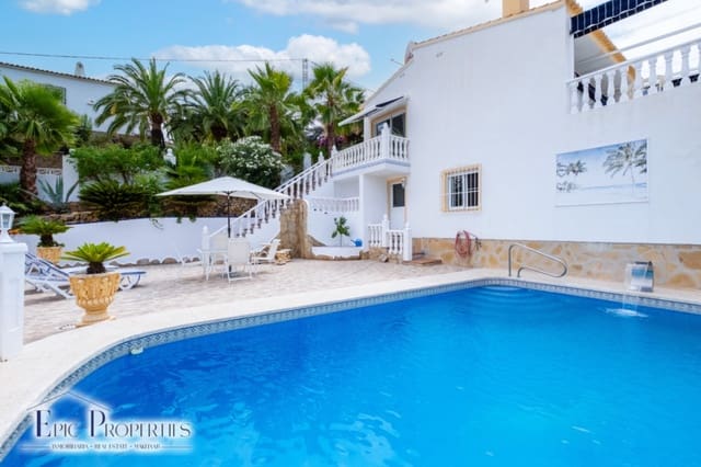 4 bedroom Villa for sale in La Nucia with pool garage - € 560,000 (Ref: 9012295)