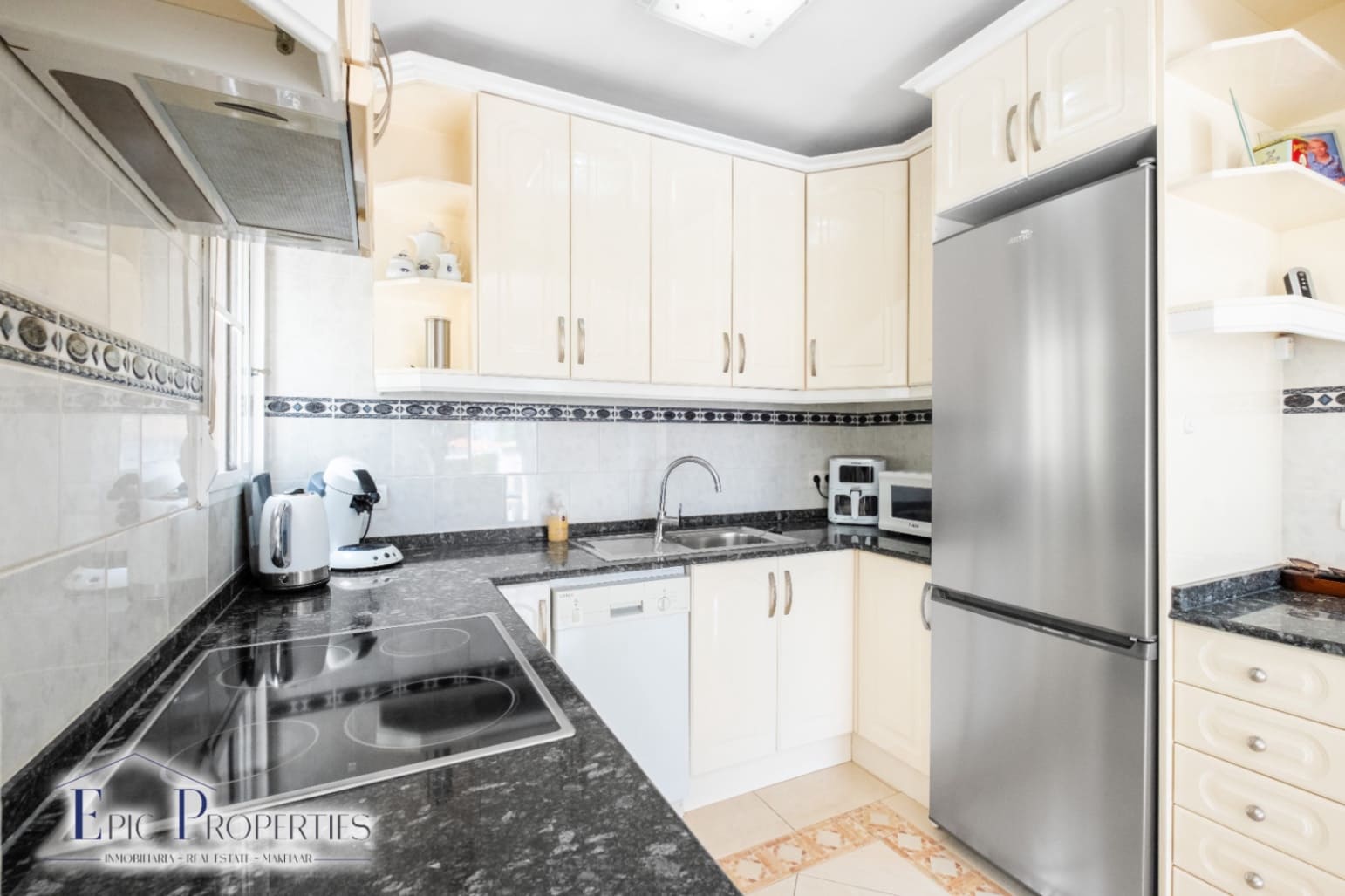 4 bedroom Villa for sale in La Nucia with pool garage - € 560,000 (Ref: 9012295)