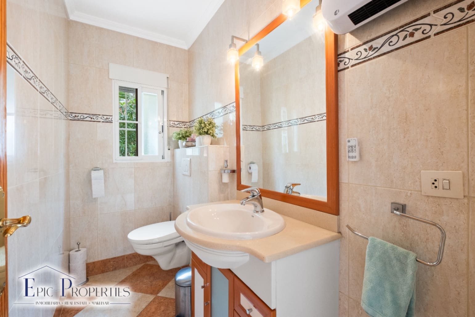 4 bedroom Villa for sale in La Nucia with pool garage - € 560,000 (Ref: 9012295)