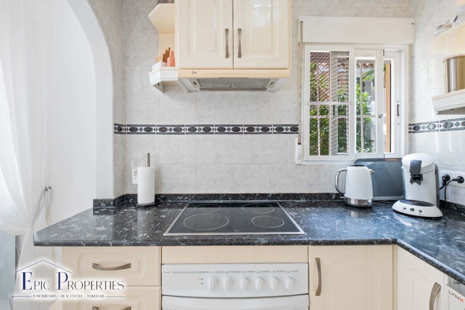 4 bedroom Villa for sale in La Nucia with pool garage - € 560,000 (Ref: 9012295)