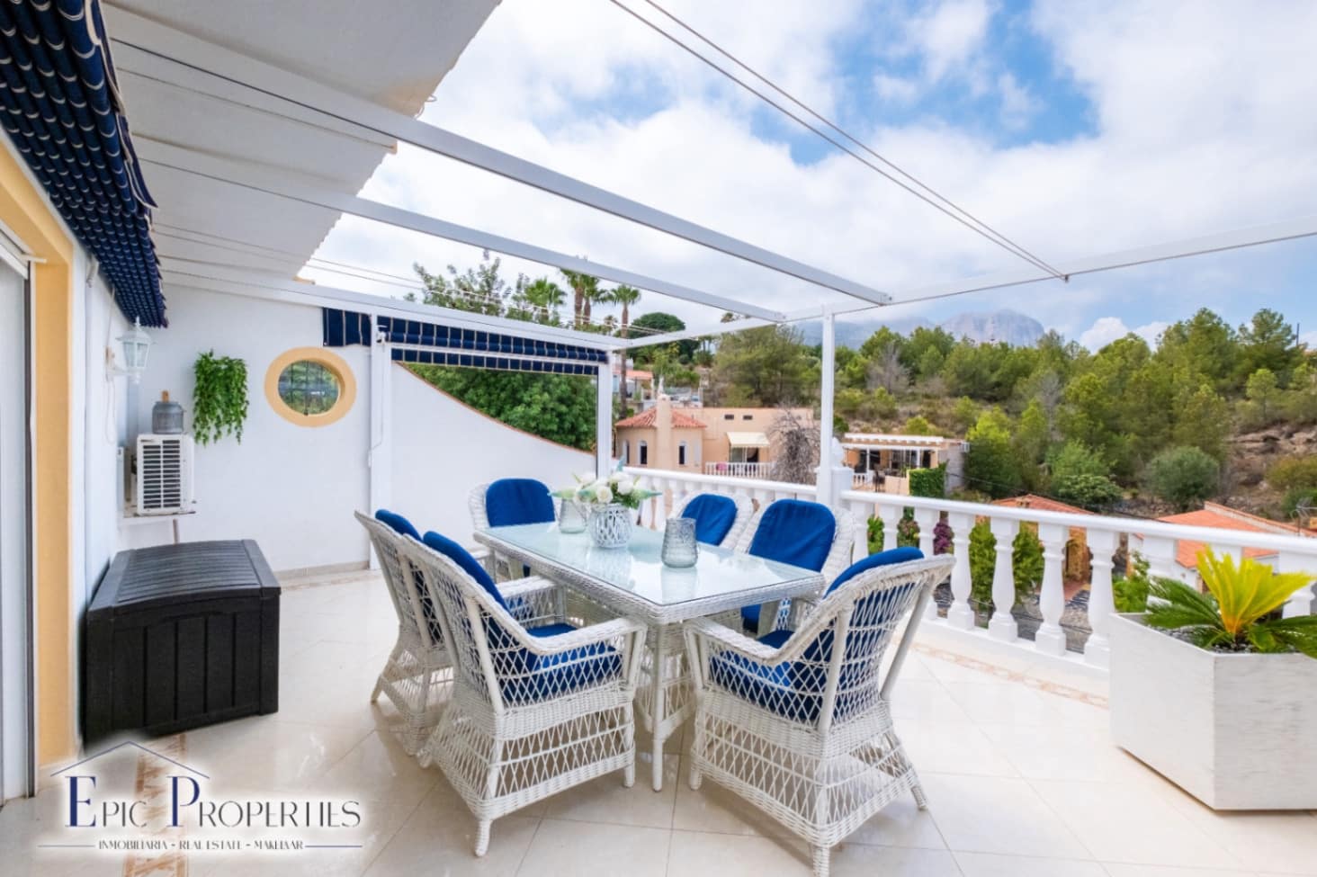 4 bedroom Villa for sale in La Nucia with pool garage - € 560,000 (Ref: 9012295)