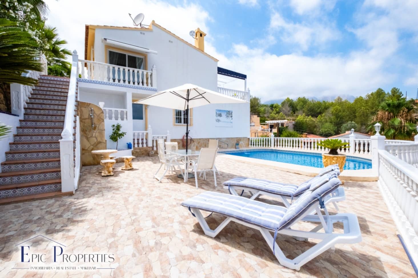 4 bedroom Villa for sale in La Nucia with pool garage - € 560,000 (Ref: 9012295)