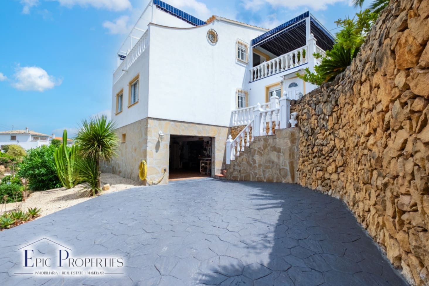 4 bedroom Villa for sale in La Nucia with pool garage - € 560,000 (Ref: 9012295)