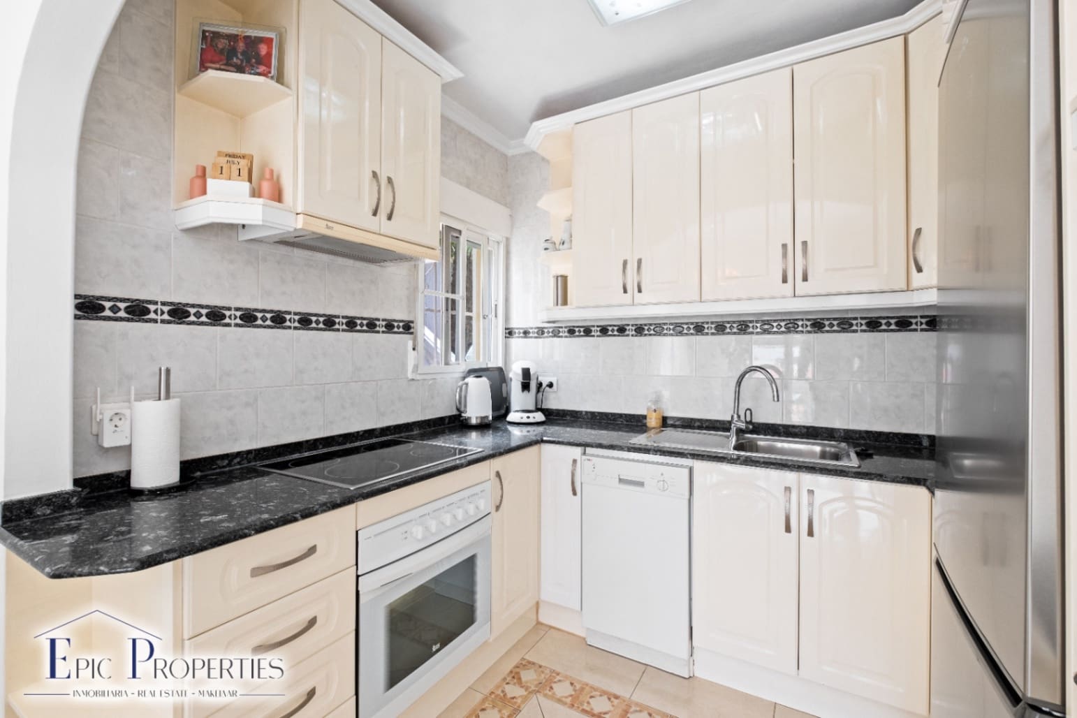 4 bedroom Villa for sale in La Nucia with pool garage - € 560,000 (Ref: 9012295)