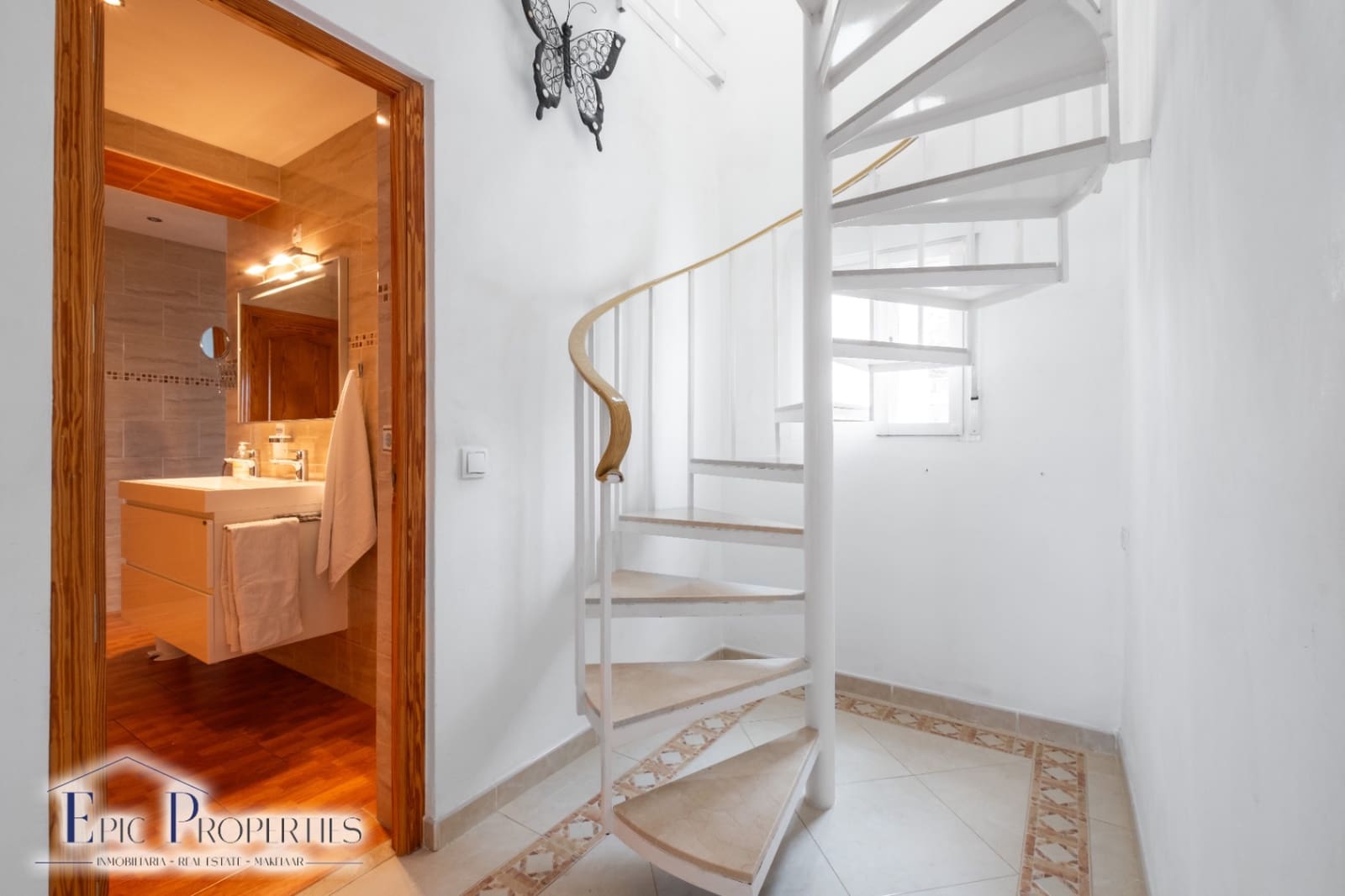 4 bedroom Villa for sale in La Nucia with pool garage - € 560,000 (Ref: 9012295)