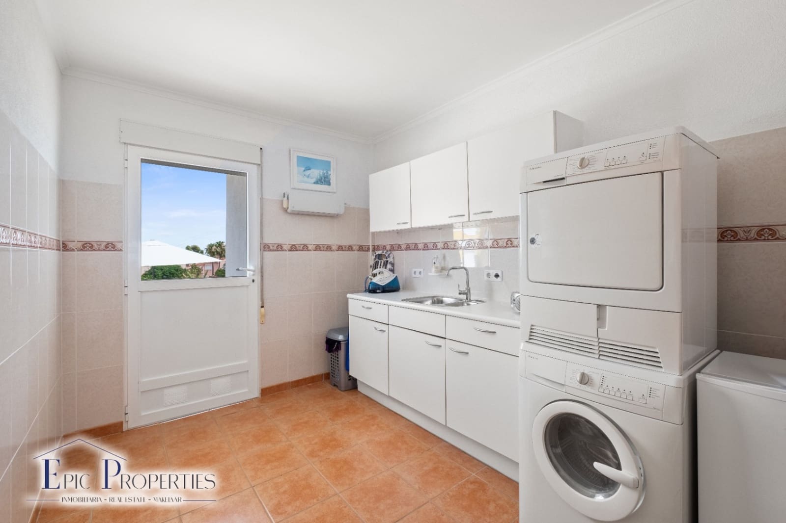 4 bedroom Villa for sale in La Nucia with pool garage - € 560,000 (Ref: 9012295)