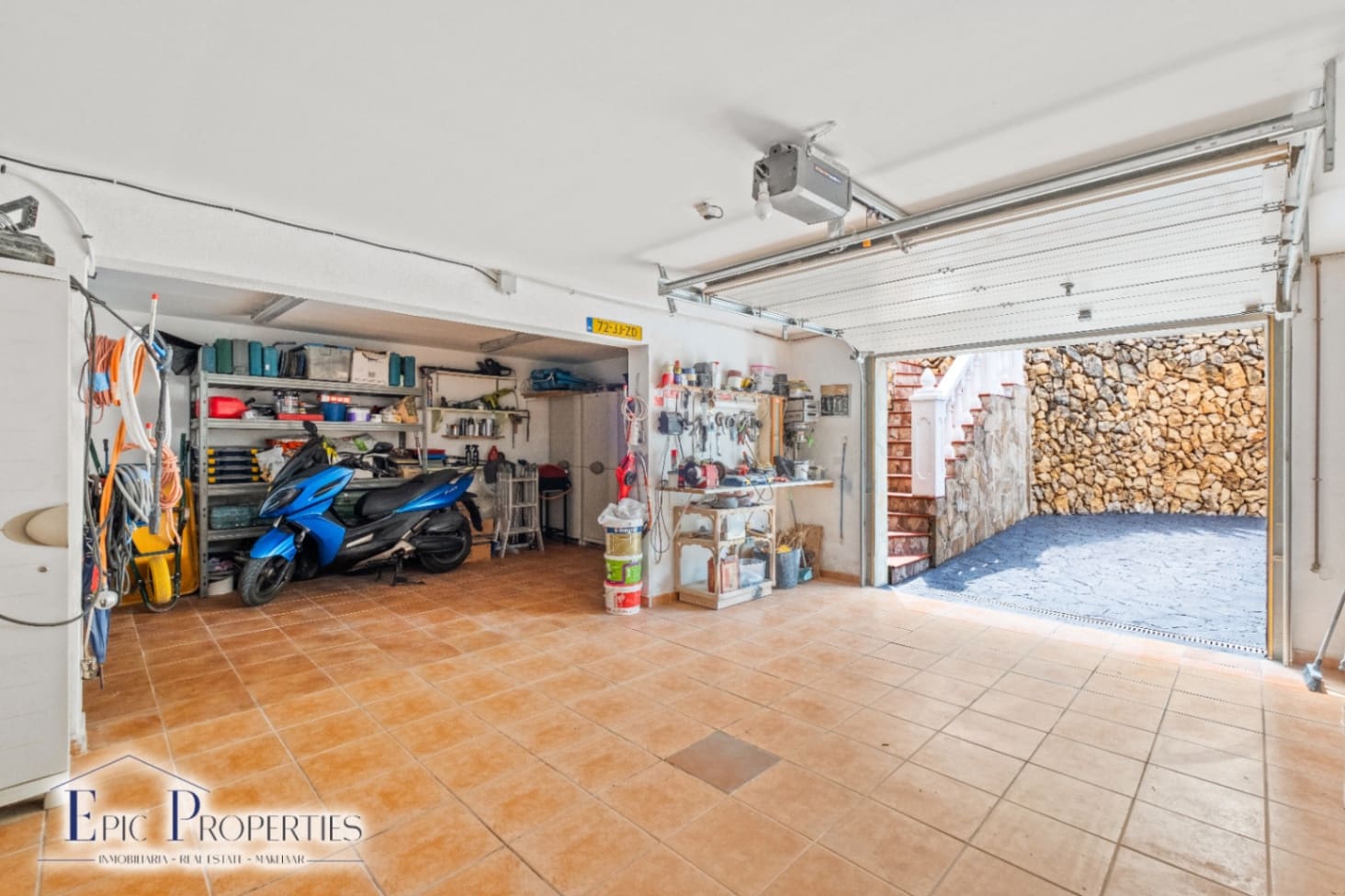 4 bedroom Villa for sale in La Nucia with pool garage - € 560,000 (Ref: 9012295)