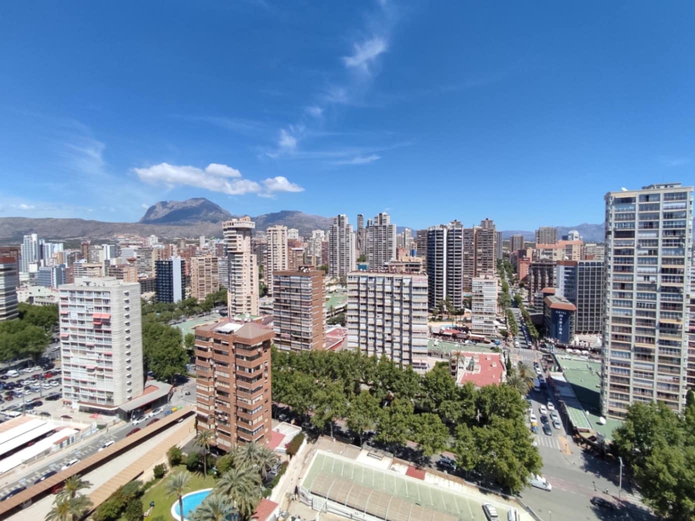 3 bedroom Apartment for sale in Benidorm with pool garage - € 685,000 (Ref: 9022019)