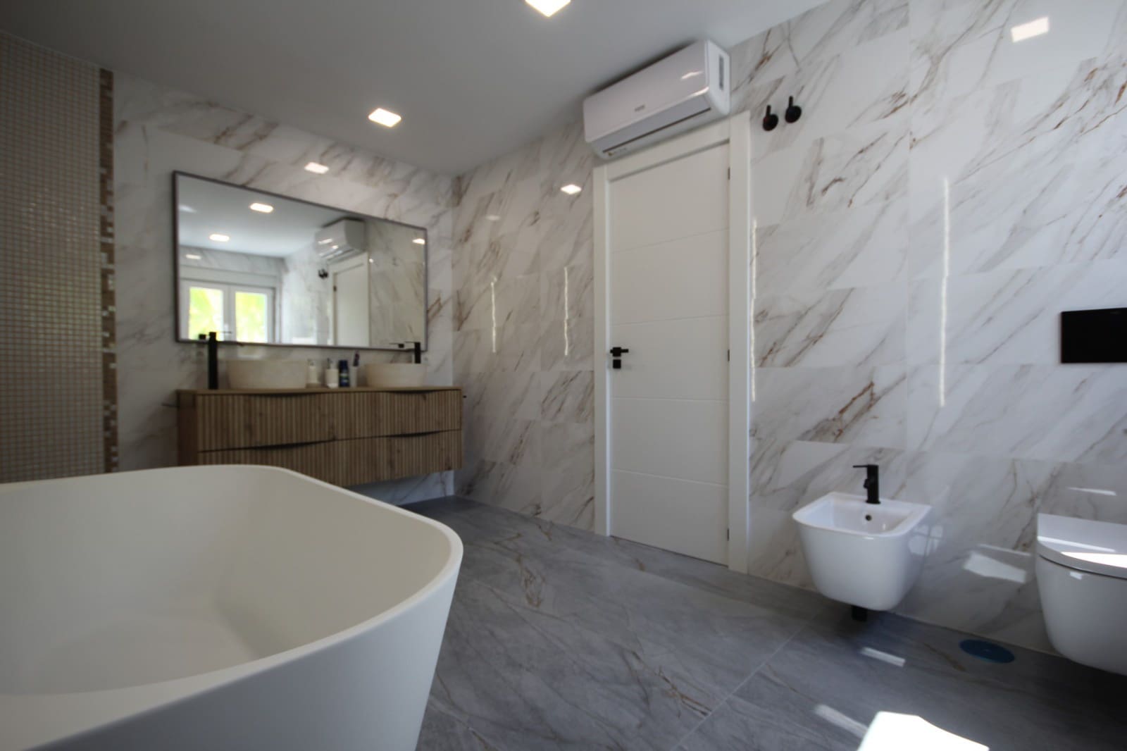 5 Zimmer Villa zu verkaufen in La Nucia mit Pool Garage - 1.350.000 € (Ref: 9051725)