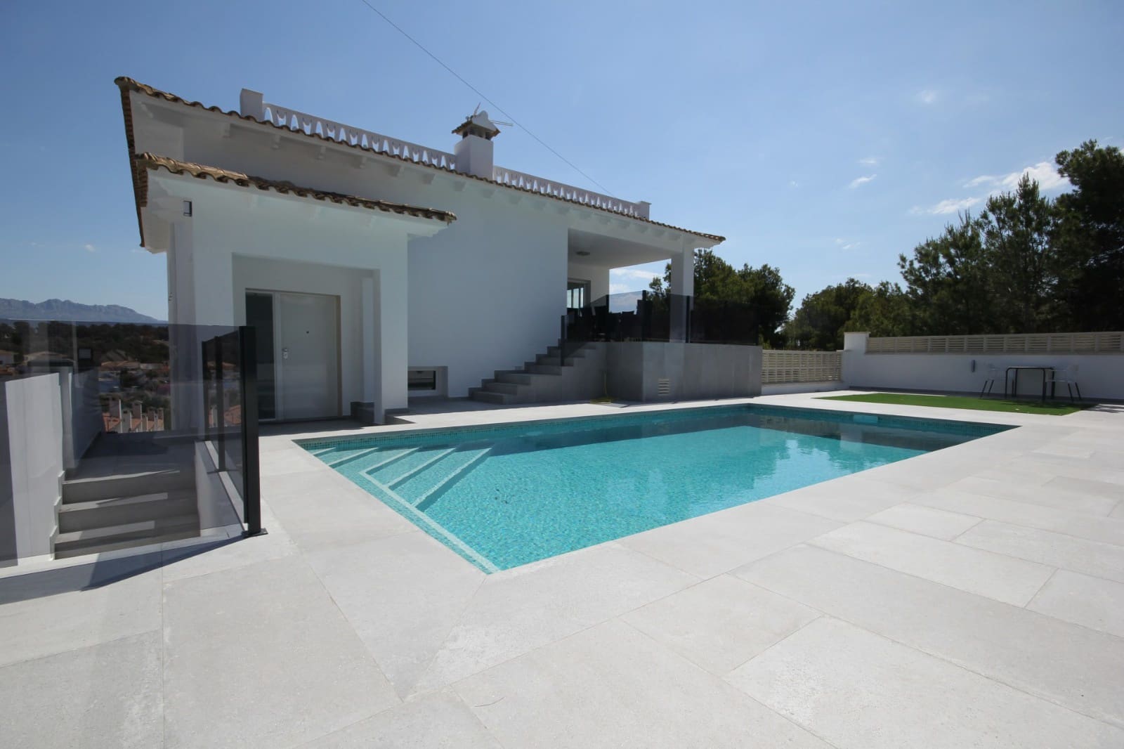 5 Zimmer Villa zu verkaufen in La Nucia mit Pool Garage - 1.350.000 € (Ref: 9051725)