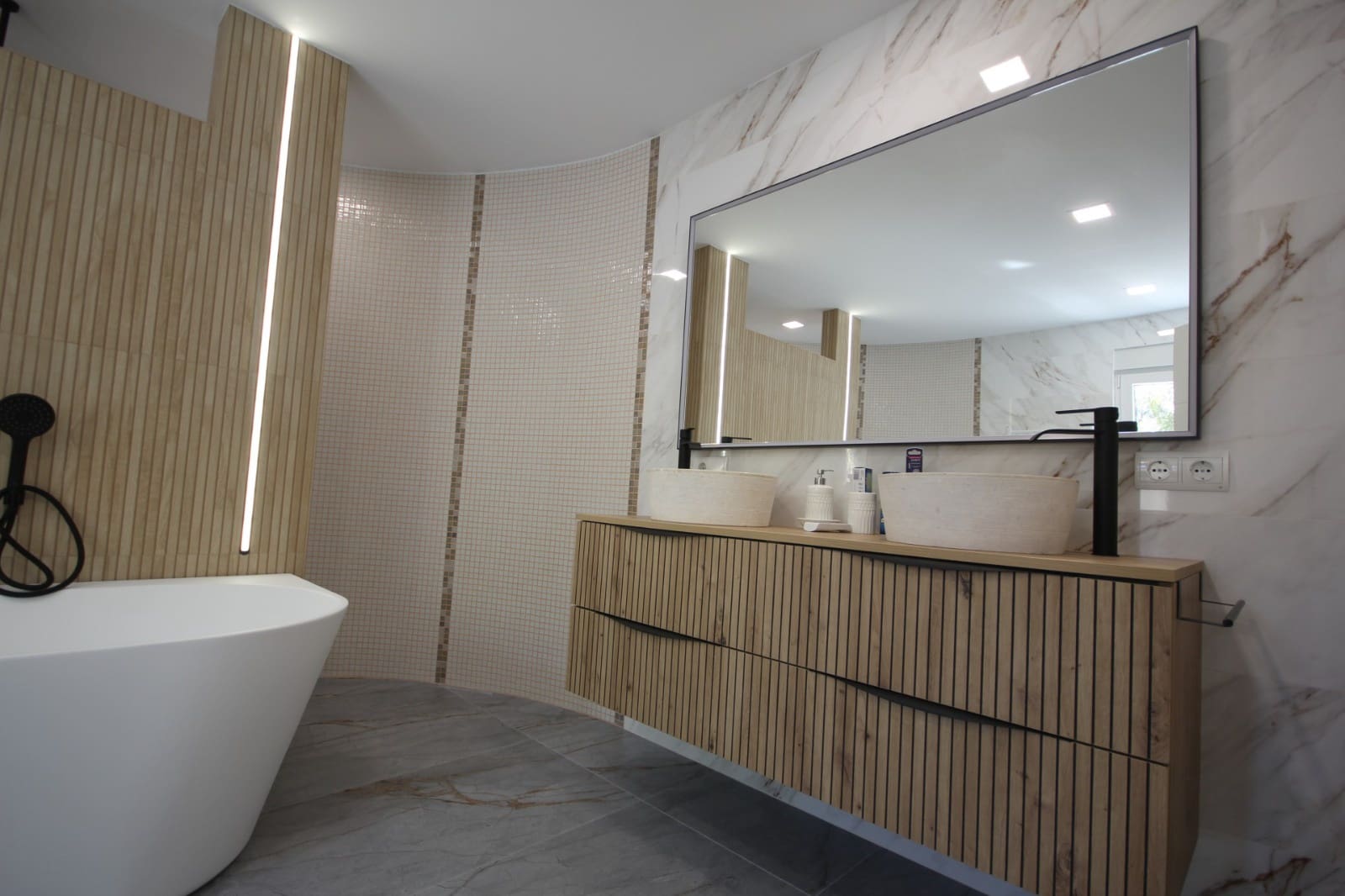 5 Zimmer Villa zu verkaufen in La Nucia mit Pool Garage - 1.350.000 € (Ref: 9051725)