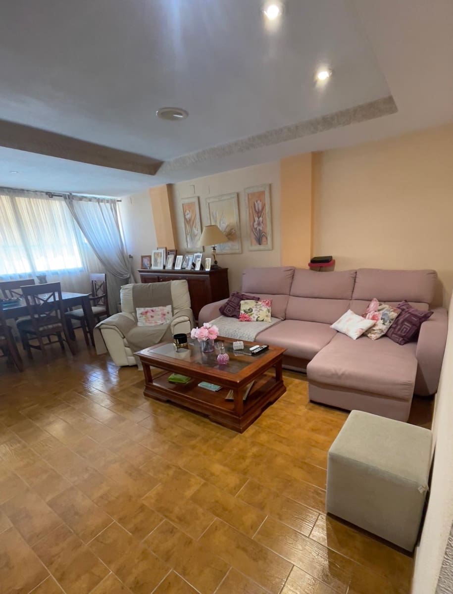 Apartamento de 4 habitaciones en Alfaz del Pi / L'Alfàs del Pi en alquiler con piscina - 1.650 € (Ref: 9051726)