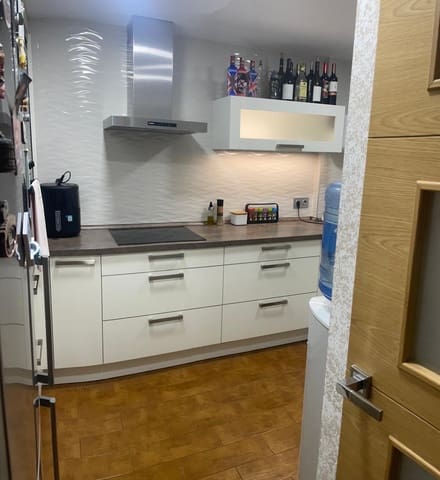 Apartamento de 4 habitaciones en Alfaz del Pi / L'Alfàs del Pi en alquiler con piscina - 1.650 € (Ref: 9051726)